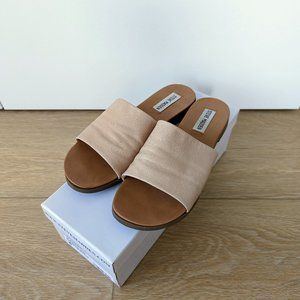 Steve Madden Karolyn Flat Sandals / Slides, Tan, Size 6